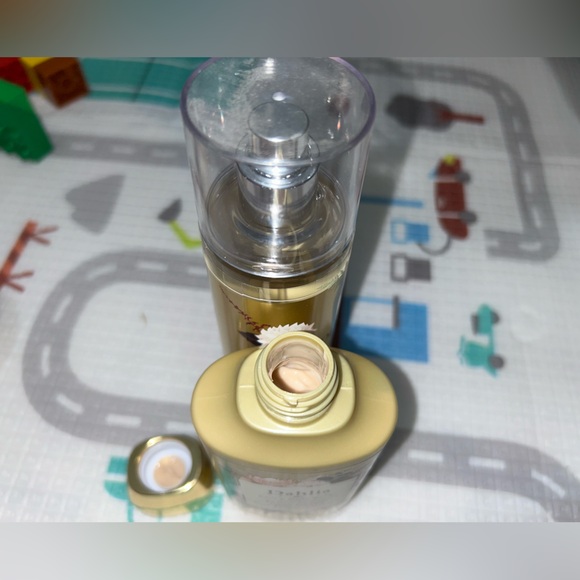 Bundle New 1 lotion 1 perfume and 2 eyeshadow products - Picture 4 of 12